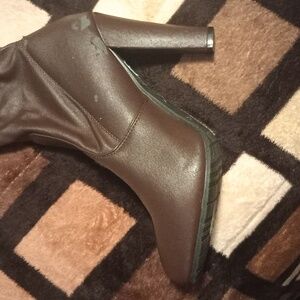 Women's thigh high brown fauke leather sz8 brand Forever
